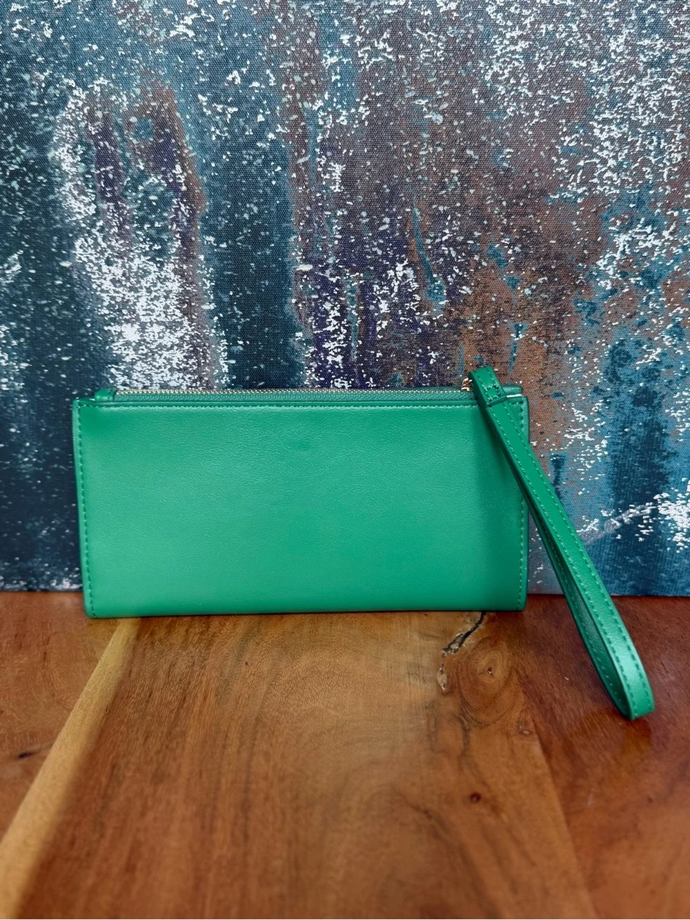 “On 34th” Macy’s Minimalist Kelly Green Zip Around Wristlet Wallet NWOT